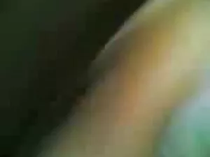 Un uomo con un gross ...